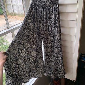 Fun print flowy pant!